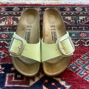 Madrid Big Buckle Nubuck Leather Faded Lime